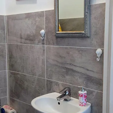 Chez L'habitant, Calme, 10 Mins De La Plage, Douche Et Wc Privatifs منزل للإقامة